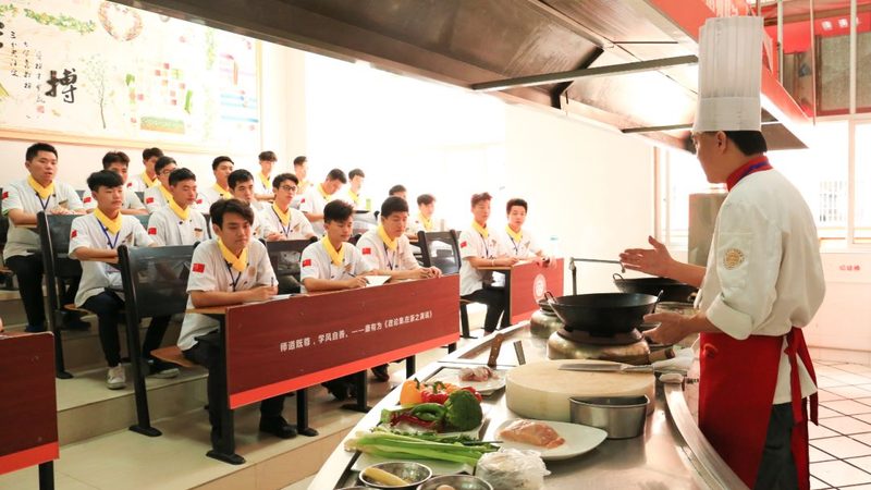 休闲食品代理，如何选择厂家直供批发？**