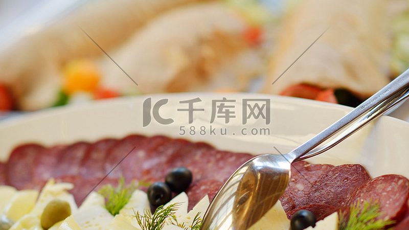 狗狗饼干与磨牙棒：揭秘宠物零食的差异化功能