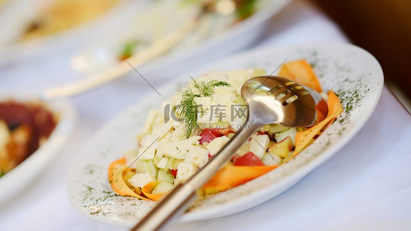 社区团购食材配送模式：揭秘其优势与挑战